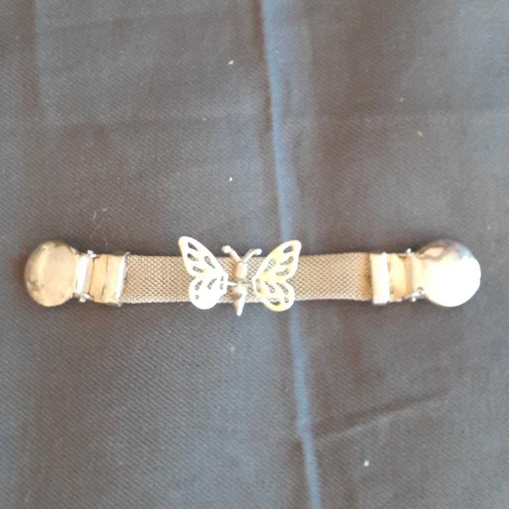 Vintage sweater/collar clip.